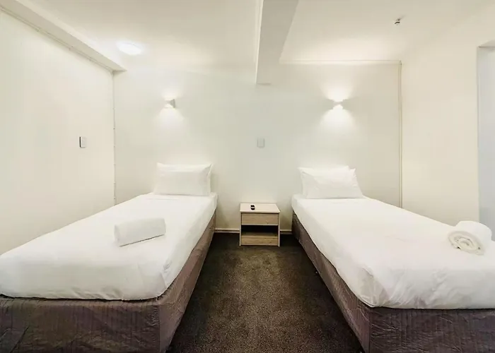 Unit 6 Fenton Sumner Hotel *