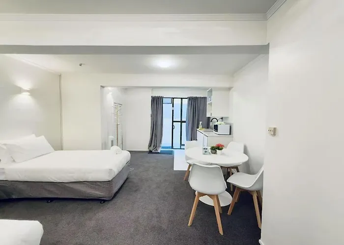 Unit 6 Fenton Sumner Hotel *
